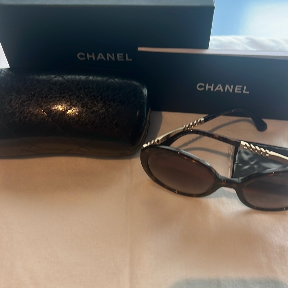 Lightly worn Beautiful Chanel timeless sunglasses